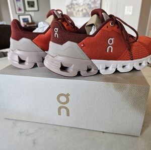 NWOT On Running Cloudflyer Women's Running Shoes- 7.5